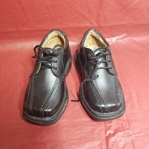 Sturdy Leather Toddler Shoes.  Sizes 5 and 6